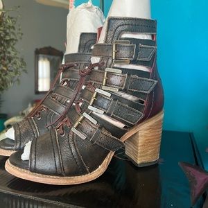 Freebird Braeden size 7 Black multi